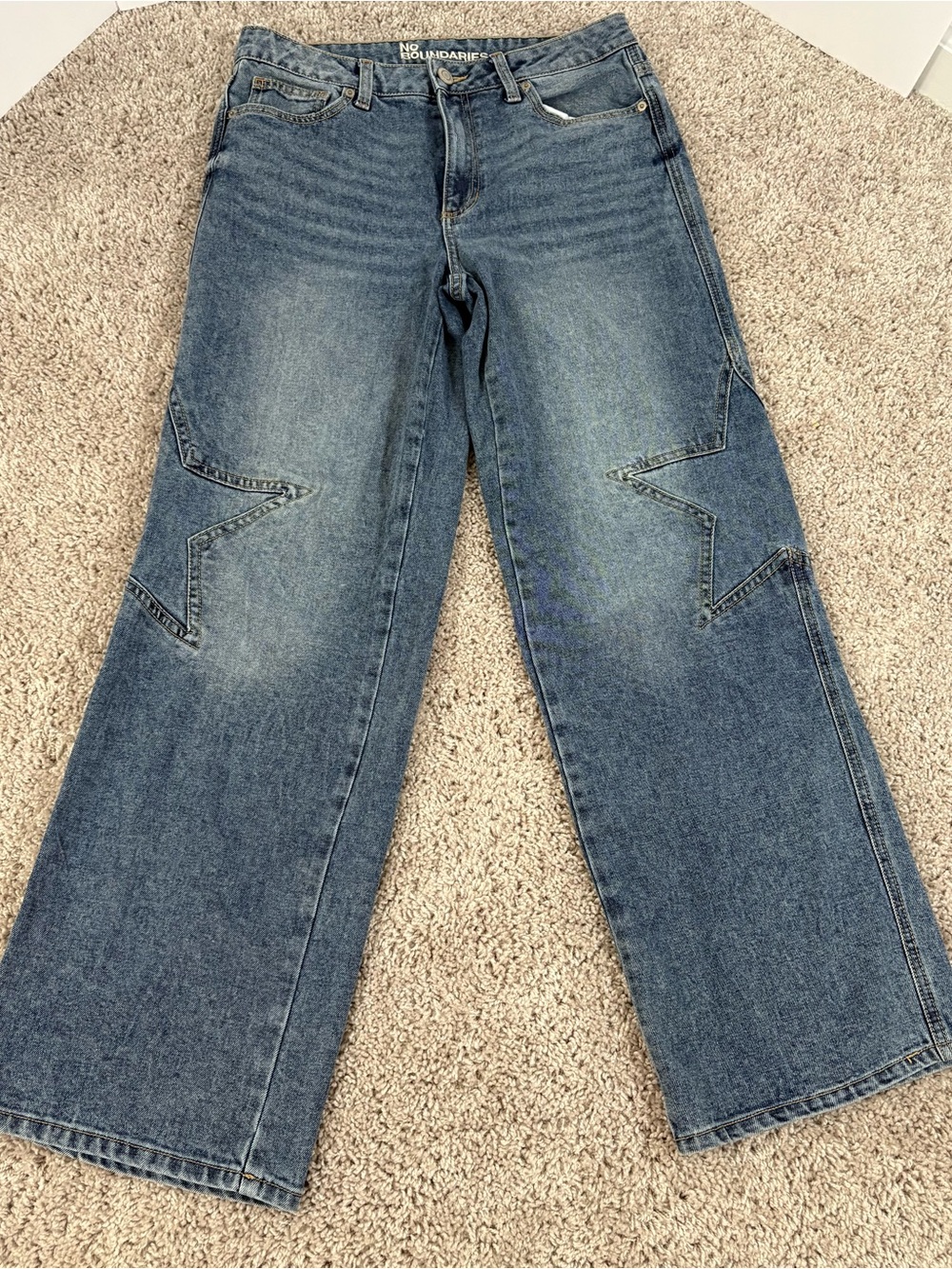 No Boundaries Men's Relaxed Wide-Leg Denim Jeans with Star Stitching - Blue